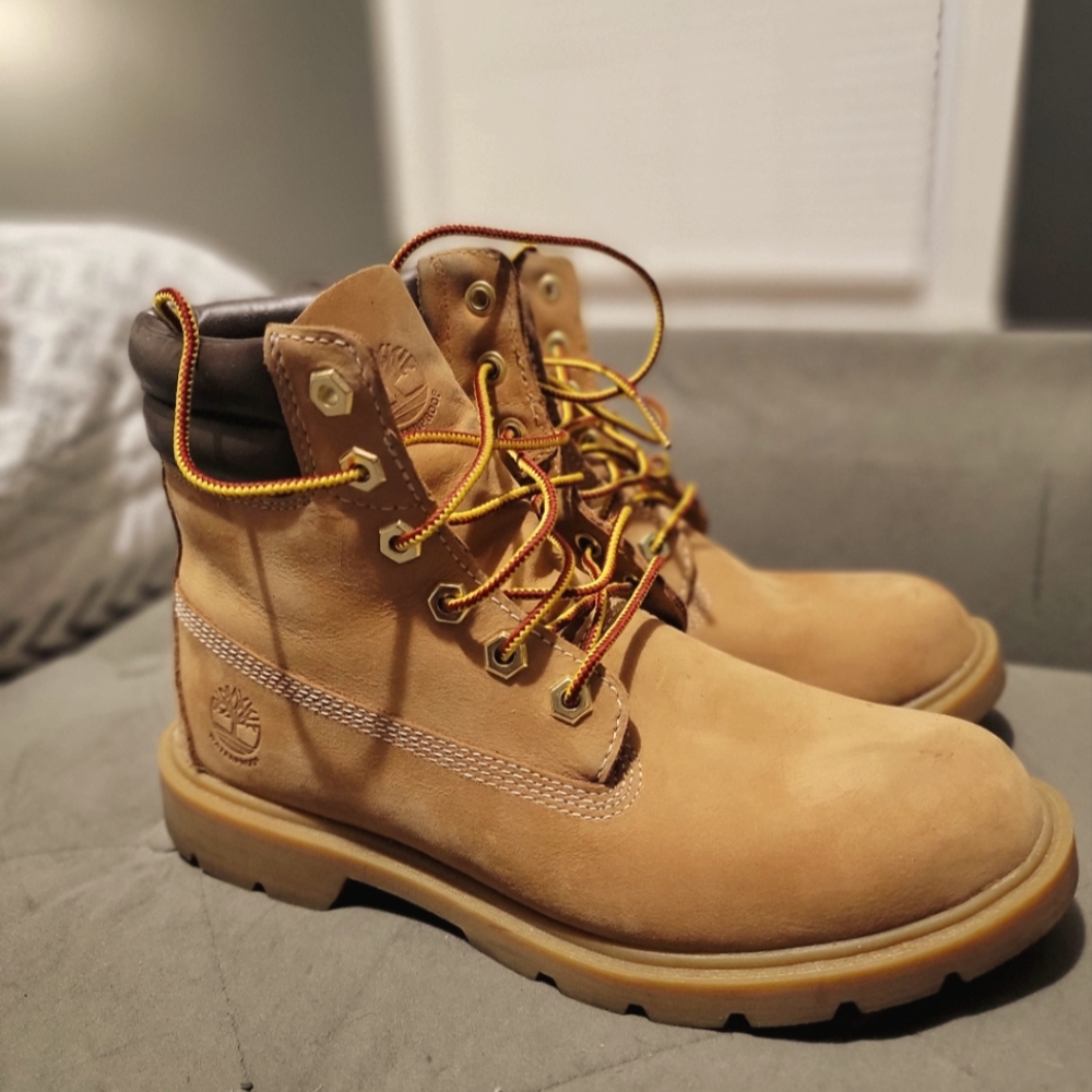 Womens timberland boots wheat size 8